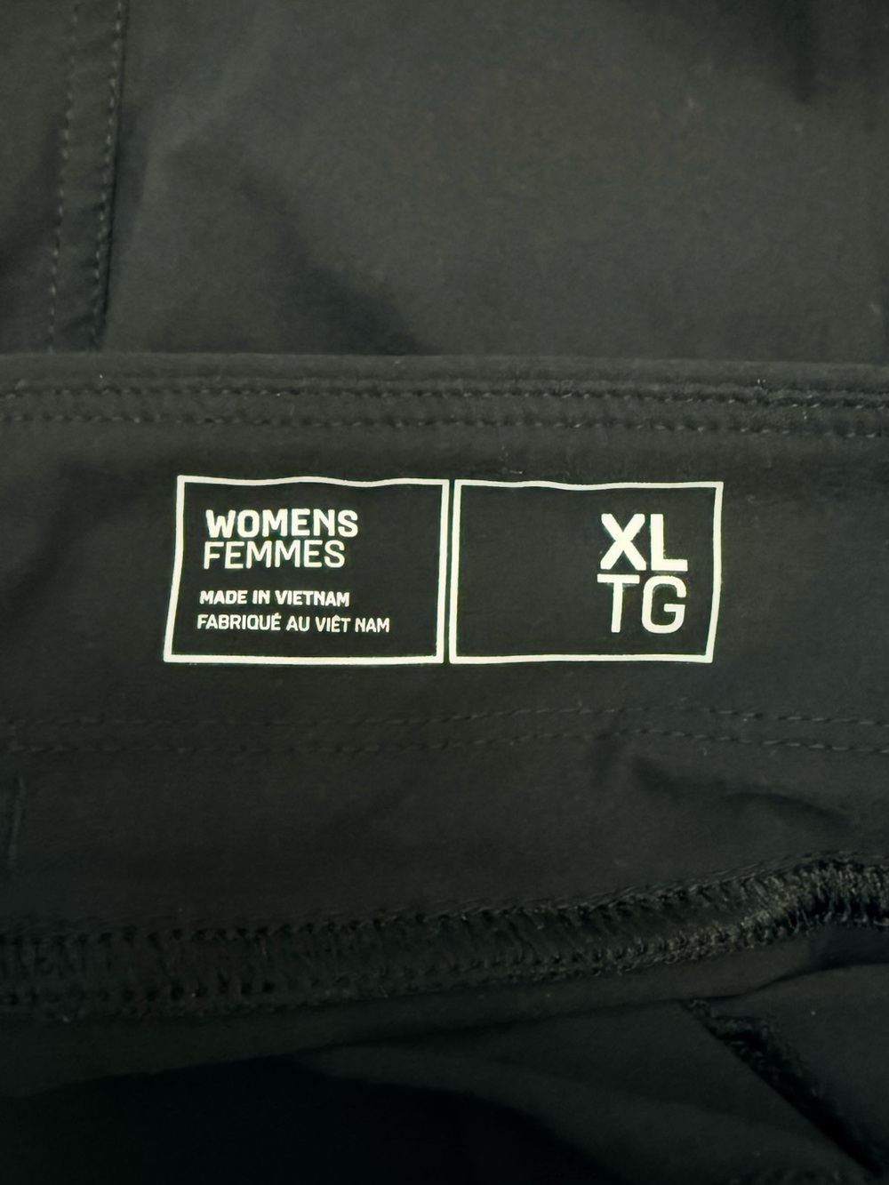 NWT Mountain HardWear | Dynama Bermuda Shorts | Black | Size XL - Picture 5 of 6